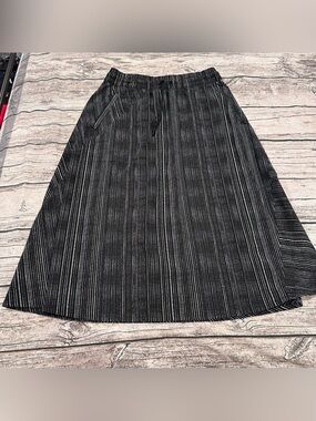 Athleta Black and White Stripe Patterned A-Line Midi Skirt Size 8